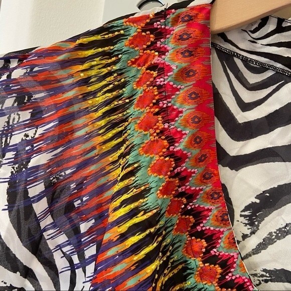 PILYQ Barcelona African Rays Embellished Tunic M/L - Picture 7 of 10